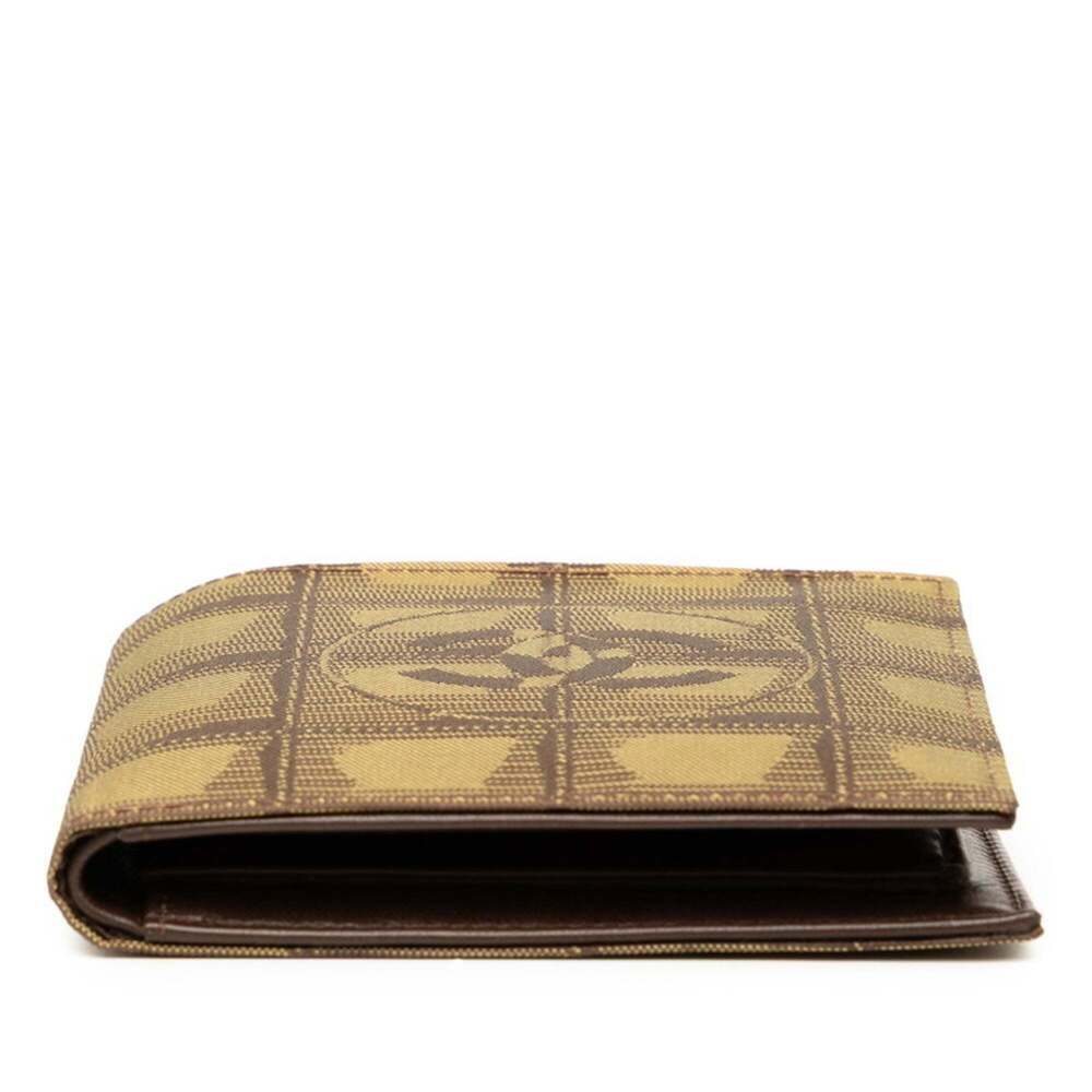 CHANEL Green Leather Logo Wallet - Picture 3 of 9